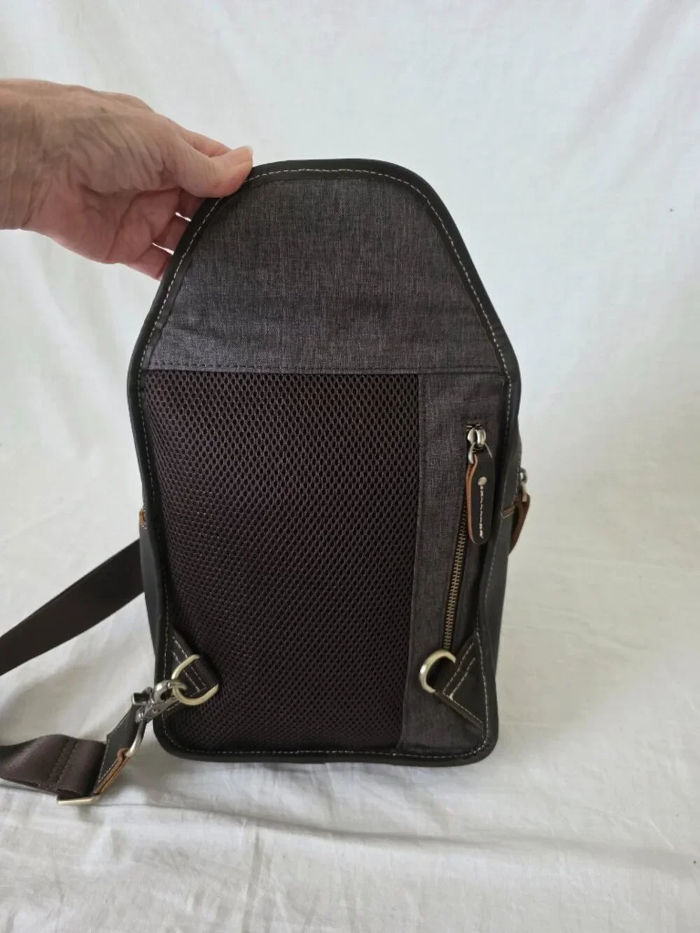 NWT! Lannsyne Full Grain Leather Shoulder Crossbody Bag with Gold-tone Hardware